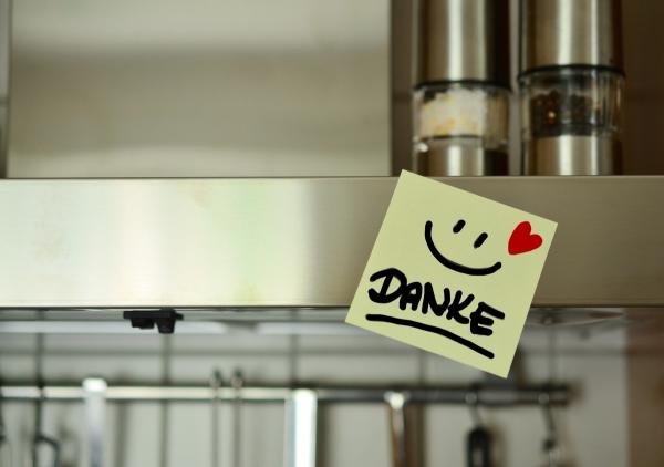 image of sticky-note with the word Danke with a heart and smiley face