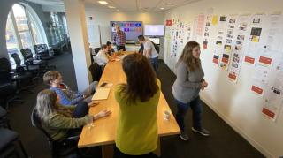 Design_Presentation.jpg Website_design_presentation_in_conference_room